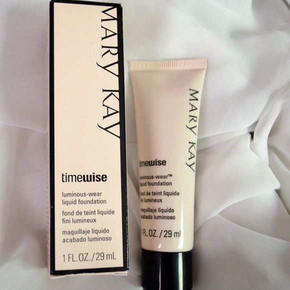MARY KAY Timewise Luminous-wear Liquid Foundation - Picture 1 of 3